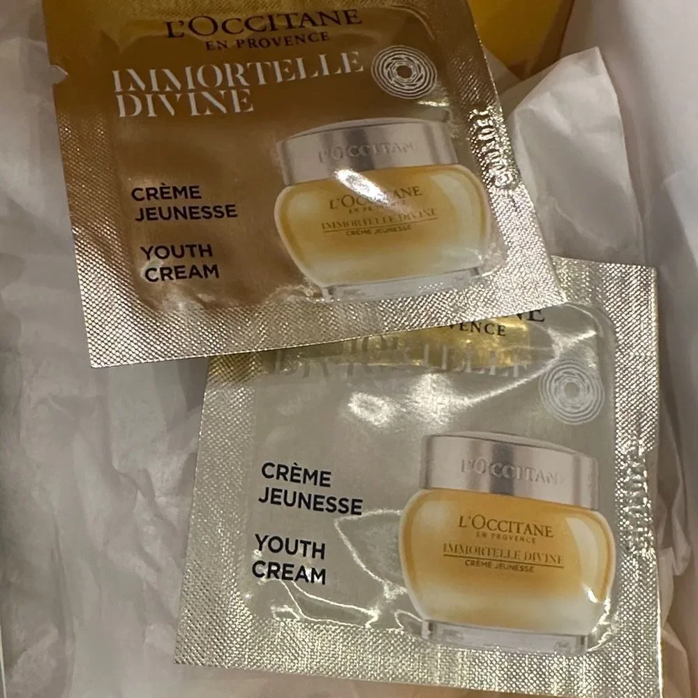 L'OCCITANE Almond & Immortelle Divine Skincare Set